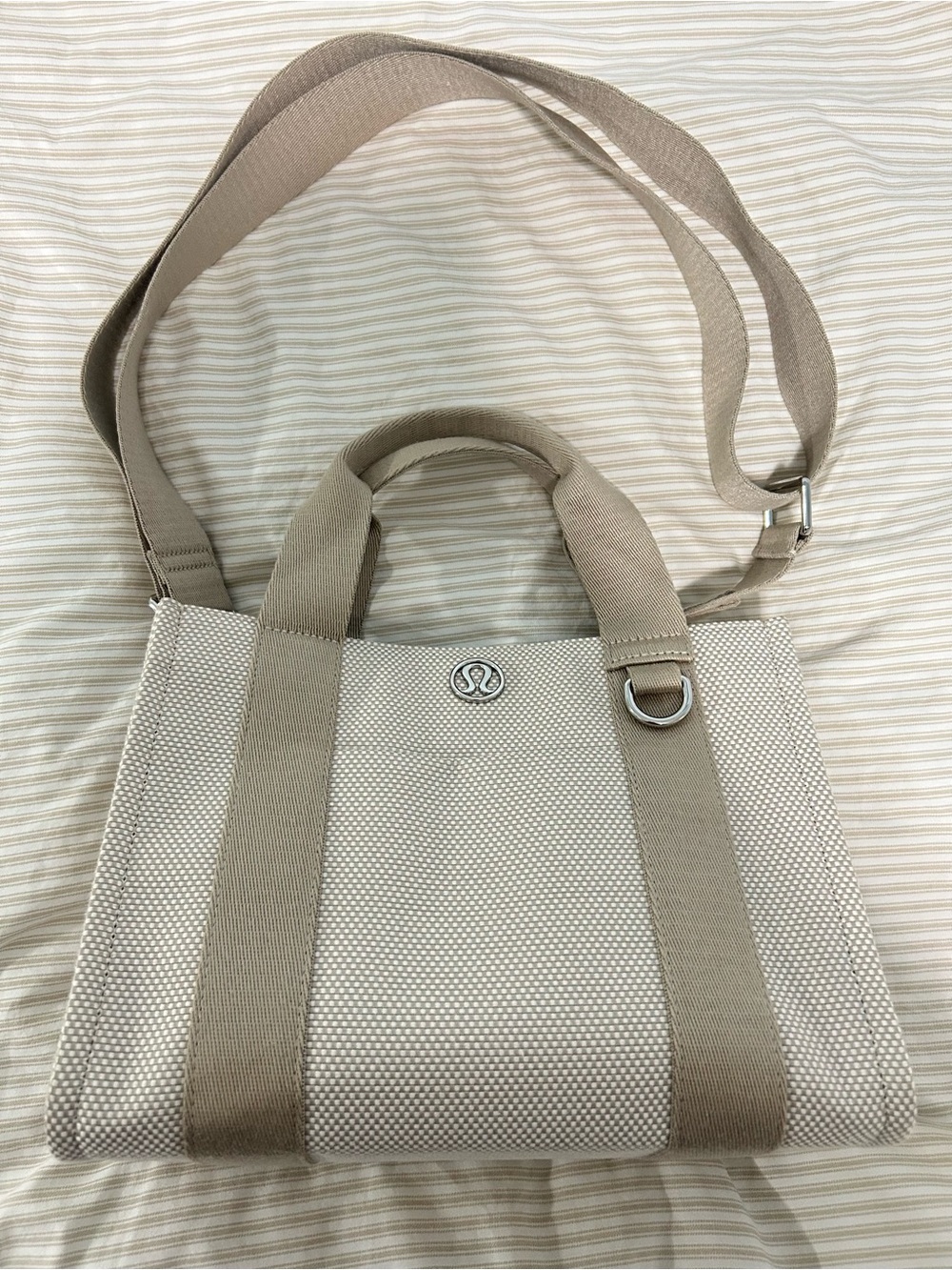 LULULEMON ATHLETICA Two-Tone Canvas Mini Tote Bag 4.5L - Mojave Tan/Light Ivory